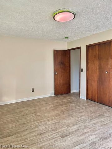 1910 Harwood Drive, Oxford, MI 48371