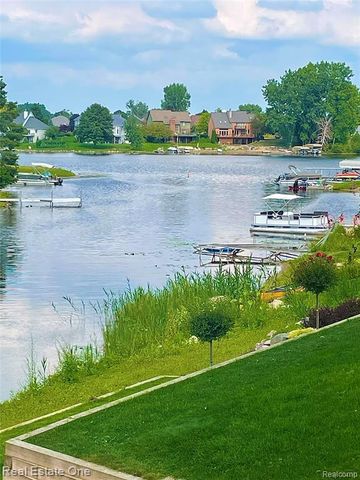 1910 Harwood Drive, Oxford, MI 48371