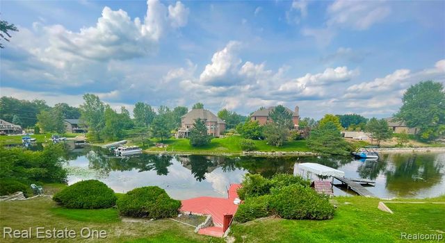 1910 Harwood Drive, Oxford, MI 48371