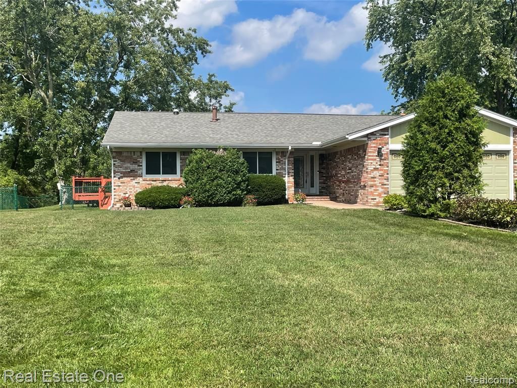 1910 Harwood Drive, Oxford, MI 48371