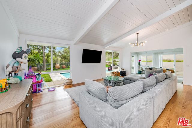 1737 N Beverly Drive, Beverly Hills, CA 90210