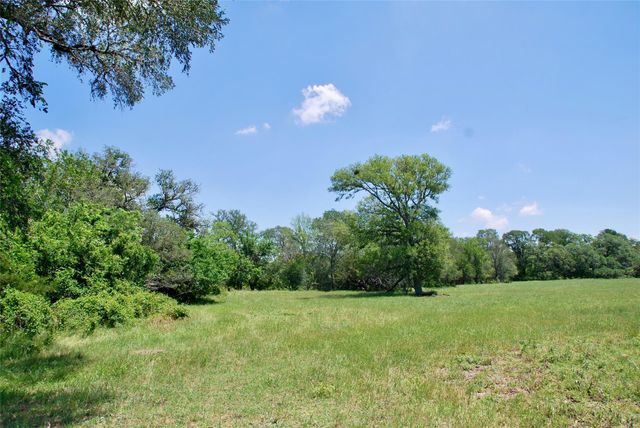 3703 Muehr Road, Weimar, TX 78962