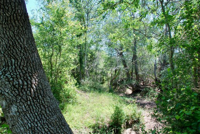 3703 Muehr Road, Weimar, TX 78962