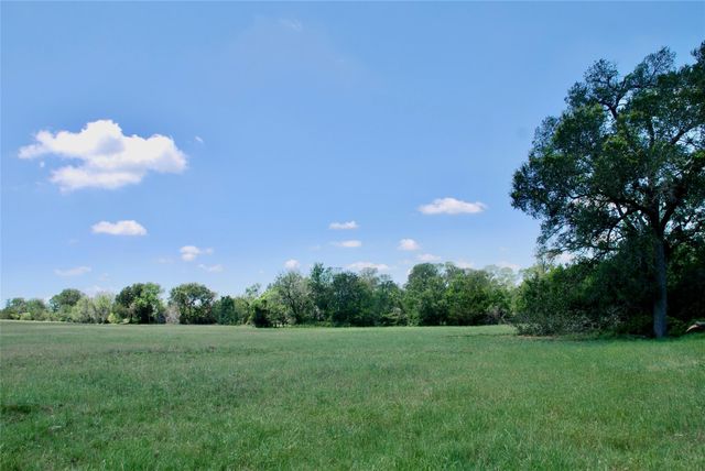3703 Muehr Road, Weimar, TX 78962