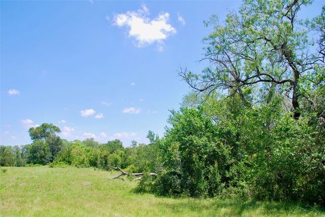 3703 Muehr Road, Weimar, TX 78962