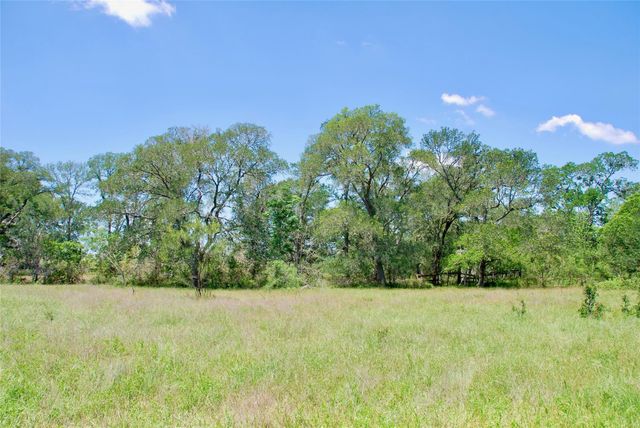 3703 Muehr Road, Weimar, TX 78962