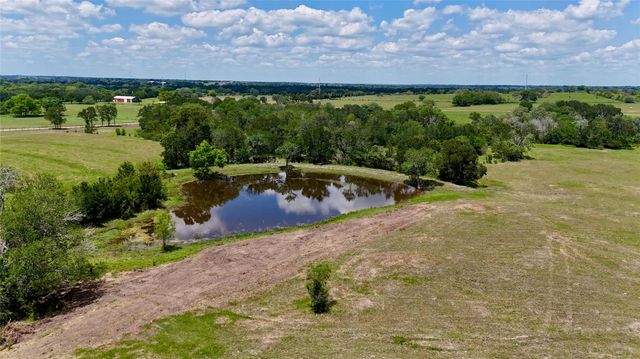 3703 Muehr Road, Weimar, TX 78962