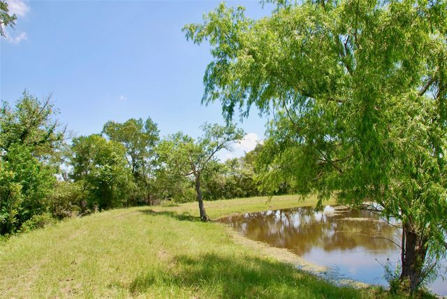 3703 Muehr Road, Weimar, TX 78962