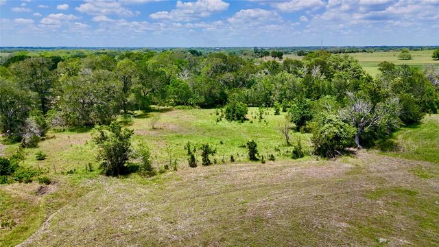 3703 Muehr Road, Weimar, TX 78962