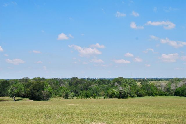 3703 Muehr Road, Weimar, TX 78962