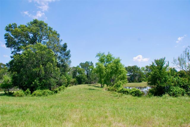 3703 Muehr Road, Weimar, TX 78962