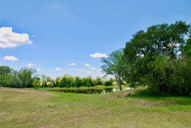 3703 Muehr Road, Weimar, TX 78962