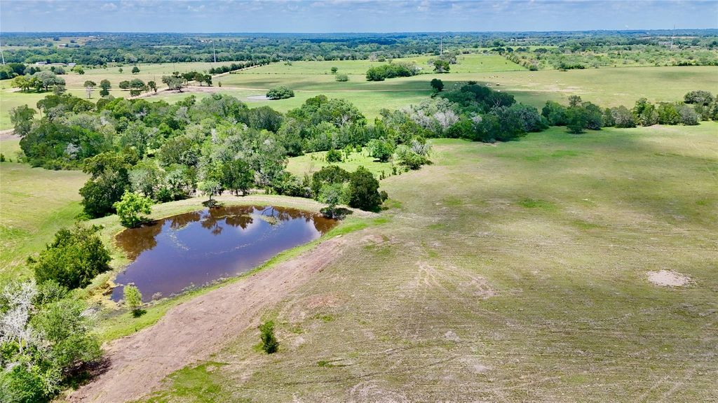 3703 Muehr Road, Weimar, TX 78962