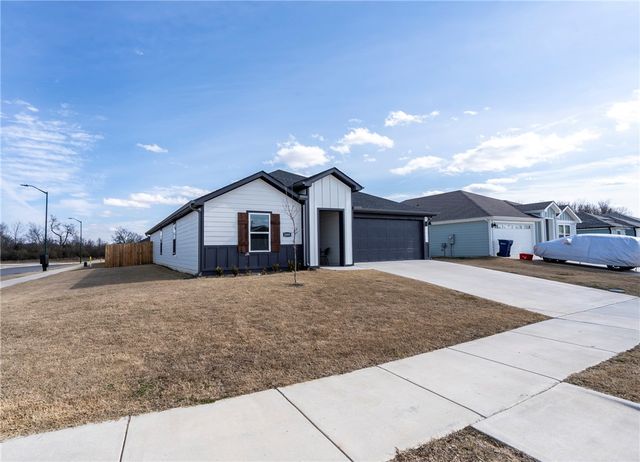 2009 N Fleetwood Lane, Siloam Springs, AR 72761