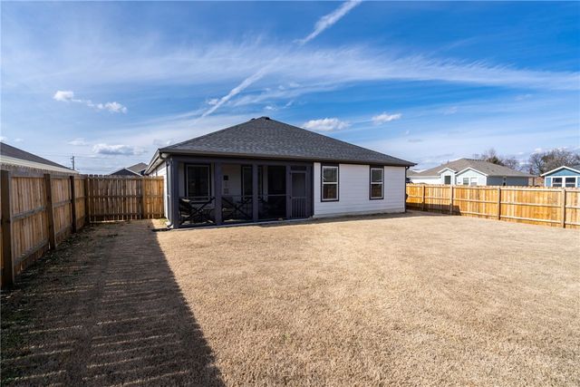 2009 N Fleetwood Lane, Siloam Springs, AR 72761