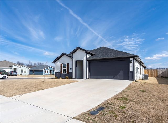 2009 N Fleetwood Lane, Siloam Springs, AR 72761