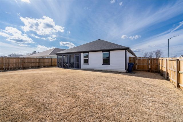 2009 N Fleetwood Lane, Siloam Springs, AR 72761