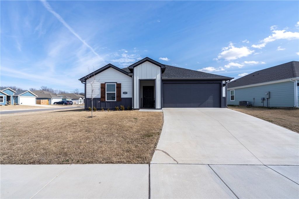 2009 N Fleetwood Lane, Siloam Springs, AR 72761