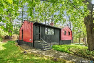 136 Harrison Drive, Hamden, CT 06514