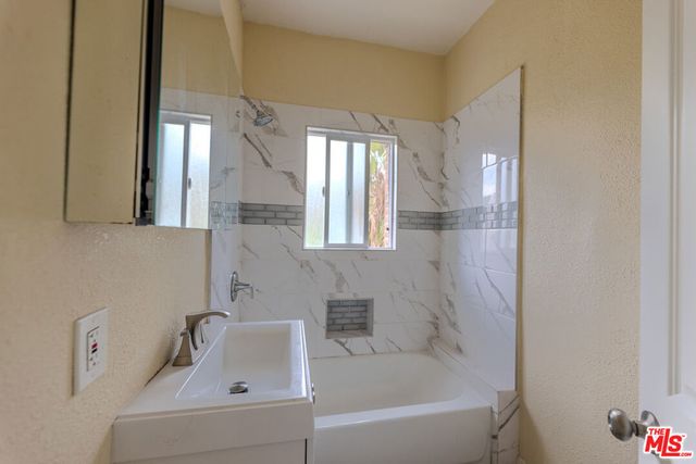 661 Shatto Place 300, Los Angeles, CA 90005
