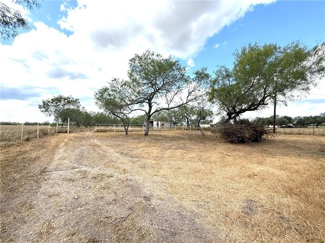 147 County Road 153, Alice, TX 78332