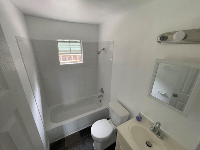 2808 Lyons RD A, Austin, TX 78702