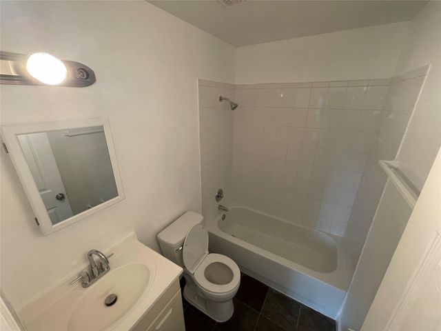 2808 Lyons RD A, Austin, TX 78702