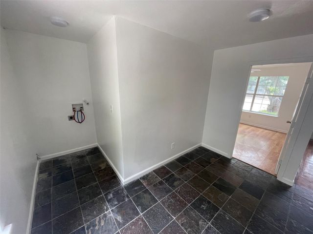 2808 Lyons RD A, Austin, TX 78702