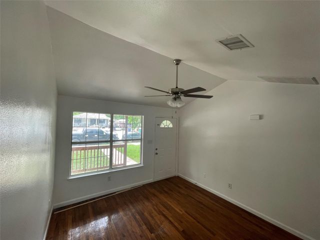 2808 Lyons RD A, Austin, TX 78702