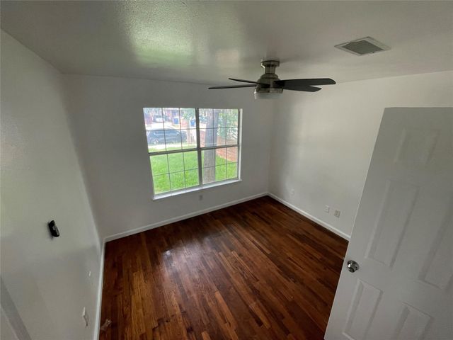 2808 Lyons RD A, Austin, TX 78702