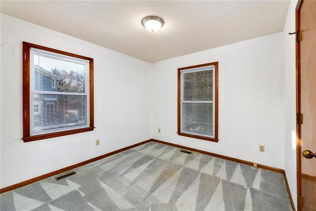 2121 NE Concord Street, Lee's Summit, MO 64086