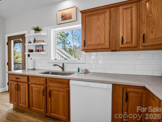 121 Fern Loop, Lake Lure, NC 28746