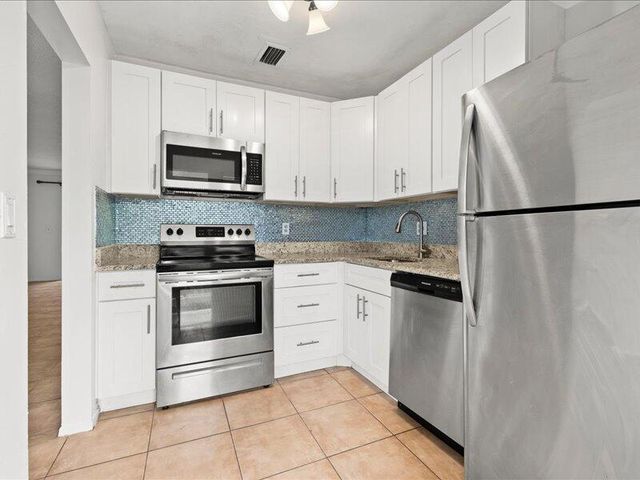 700 Layne Boulevard 316, Hallandale Beach, FL 33009