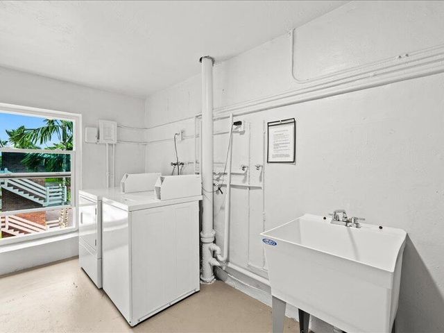 700 Layne Boulevard 316, Hallandale Beach, FL 33009