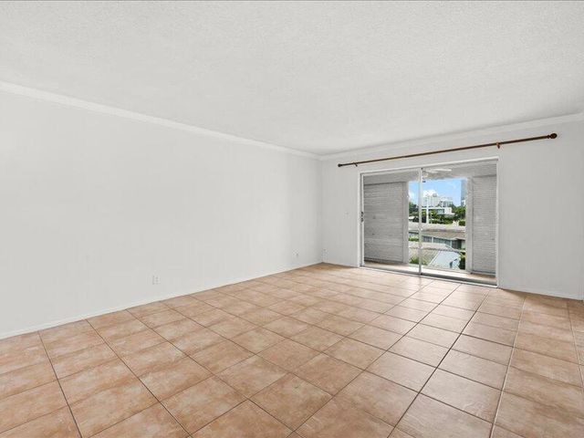 700 Layne Boulevard 316, Hallandale Beach, FL 33009