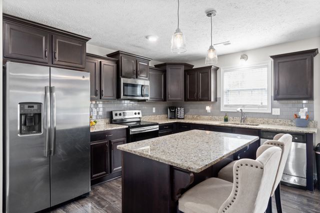 3748 Windhaven Dr, Clarksville, TN 37040