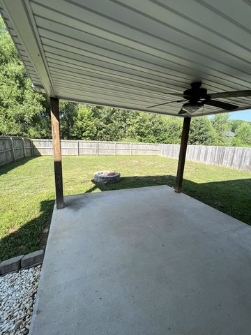 3748 Windhaven Dr, Clarksville, TN 37040