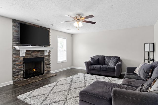 3748 Windhaven Dr, Clarksville, TN 37040