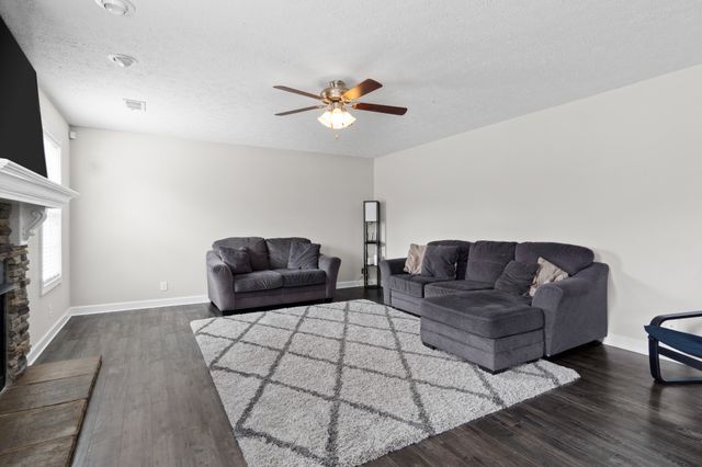 3748 Windhaven Dr, Clarksville, TN 37040