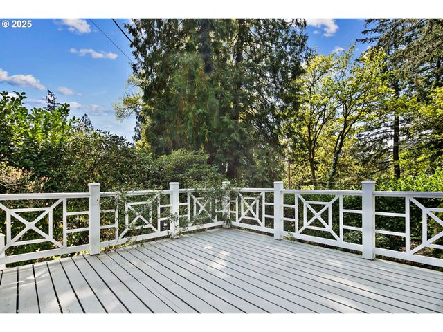 2348 SUMMIT Dr, Lake Oswego, OR 97034