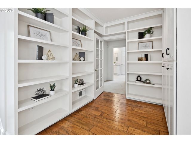 2348 SUMMIT Dr, Lake Oswego, OR 97034