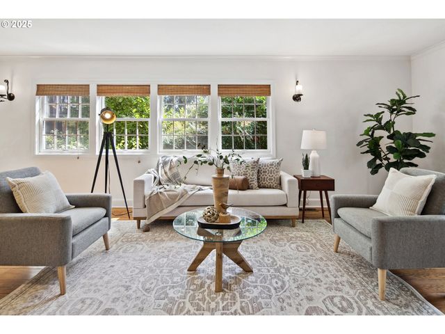 2348 SUMMIT Dr, Lake Oswego, OR 97034