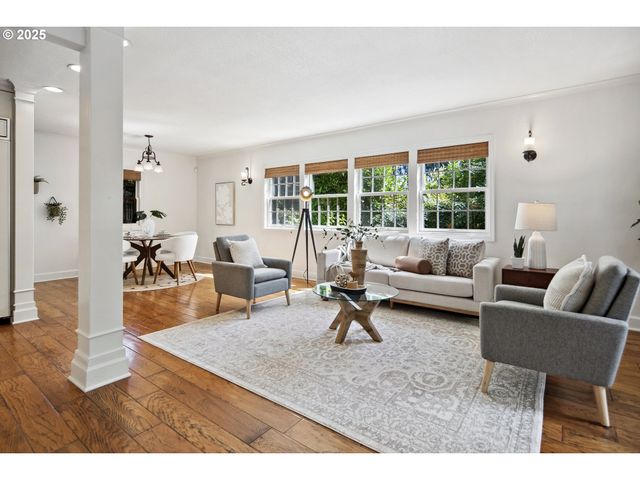 2348 SUMMIT Dr, Lake Oswego, OR 97034