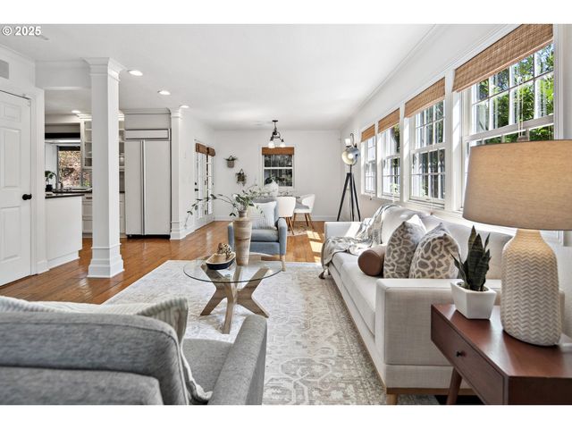 2348 SUMMIT Dr, Lake Oswego, OR 97034