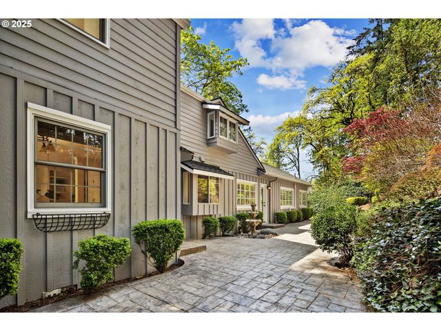 2348 SUMMIT Dr, Lake Oswego, OR 97034