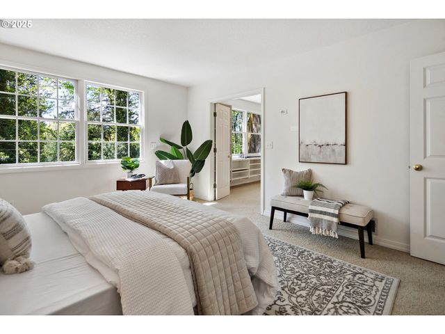 2348 SUMMIT Dr, Lake Oswego, OR 97034