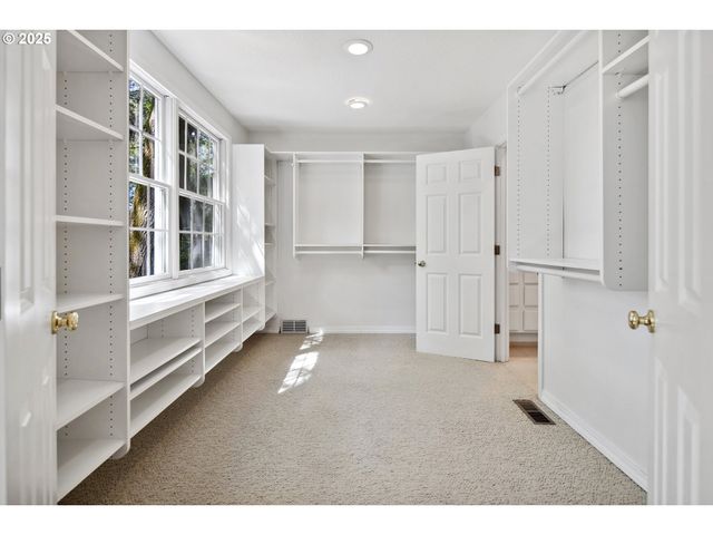 2348 SUMMIT Dr, Lake Oswego, OR 97034