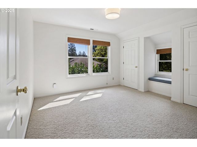 2348 SUMMIT Dr, Lake Oswego, OR 97034
