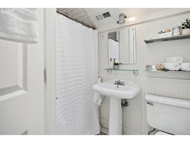 2348 SUMMIT Dr, Lake Oswego, OR 97034