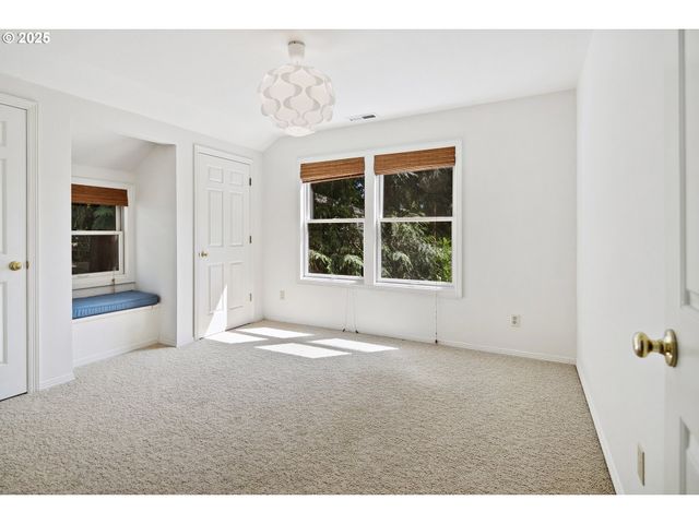 2348 SUMMIT Dr, Lake Oswego, OR 97034
